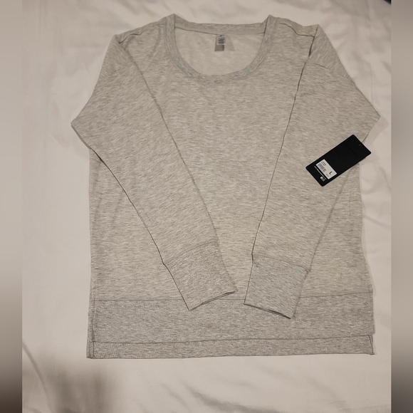90 Degree by Reflex women sweatshirt with thumb hole| Silver/ Gray colour |NWT - Picture 7 of 9